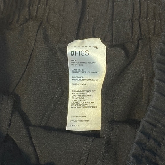 Figs Scrubs Set - Picture 4 of 5